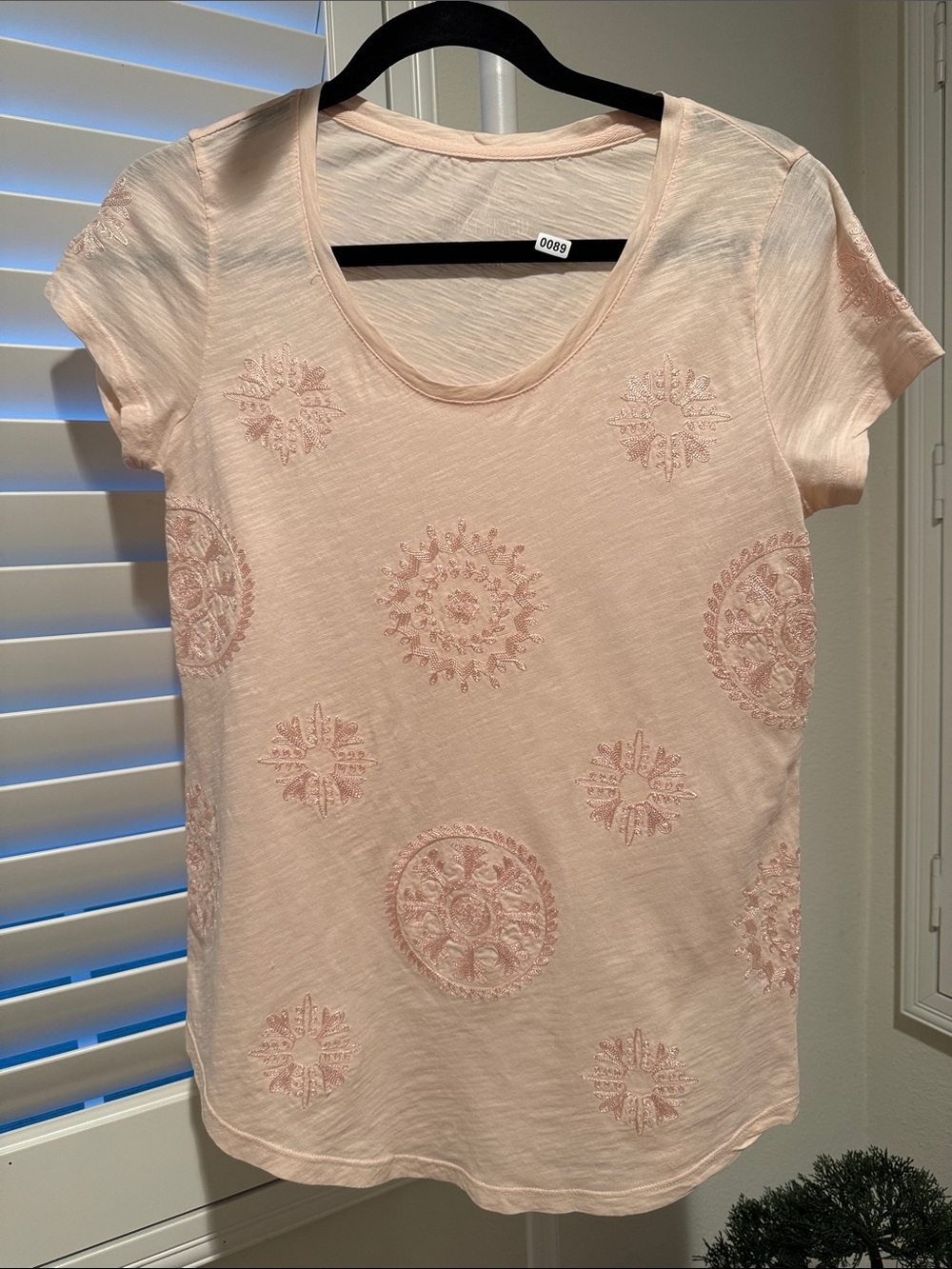 Lucky Brand Pale Pink Embroidered Short Sleeve Tee size small
